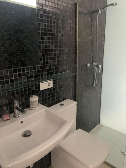 Spacious Loft / Literally At The Foot Of Alhambra Lägenhet Granada Exteriör bild